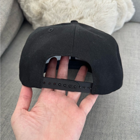 Dalix Black Snap Back Hat - Picture 3 of 4